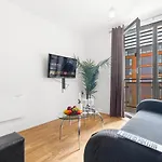 Haus City Centre 2 Bedroom Apartment L Parking L Balcony L Wifi L Smart Tv L Arcadian L China Town