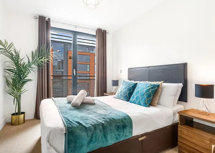 Haus City Centre 2 Bedroom Apartment L Parking L Balcony L Wifi L Smart Tv L Arcadian L China Town