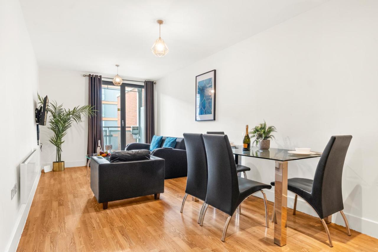 Haus Centre 2 Bedroom L Parking L Balcony L Wifi L Smart Tv L Arcadian L China Town Apartment *