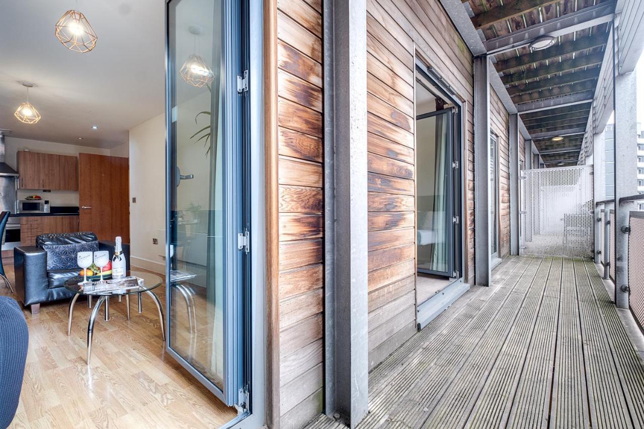 Haus Centre 2 Bedroom L Parking L Balcony L Wifi L Smart Tv L Arcadian L China Town Apartment *